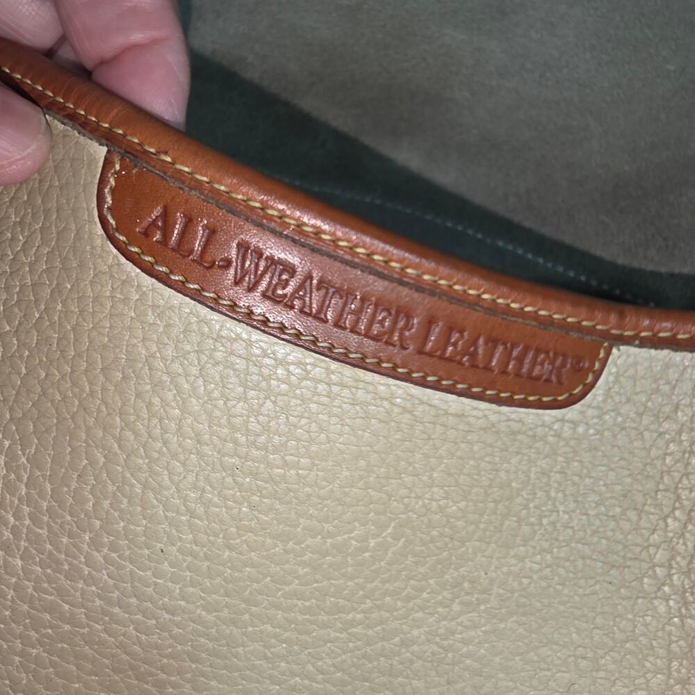 VINTAGE DOONEY BOURKE ALL WEATHER LEATHER ESSEX CROSSBODY BAG - Picture 6 of 8